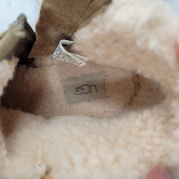 UGG Benson Boot Dove Women's Leather Ankle Boots Cream Sherpa Lining - Picture 4 of 13